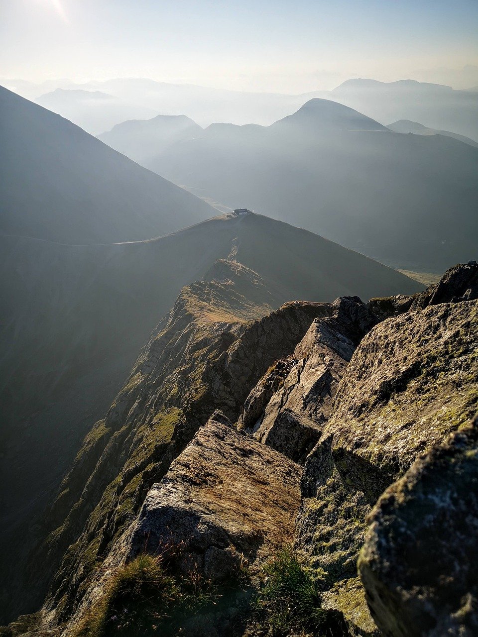 erleben sie die faszination des bergsteigens! entdecken sie atemberaubende landschaften, spannende abenteuer und unvergessliche gipfelerlebnisse. werden sie teil der bergsport-community und genießen sie die natur in ihrer schönsten form.
