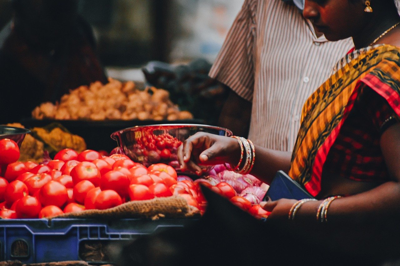 entdecken sie den faszinierenden thai-markt, wo exotische aromen, frische zutaten und traditionelle handwerkskunst aufeinander treffen. tauchen sie ein in die lebhafte atmosphäre und erleben sie die vielfalt thailändischer kultur und küche.