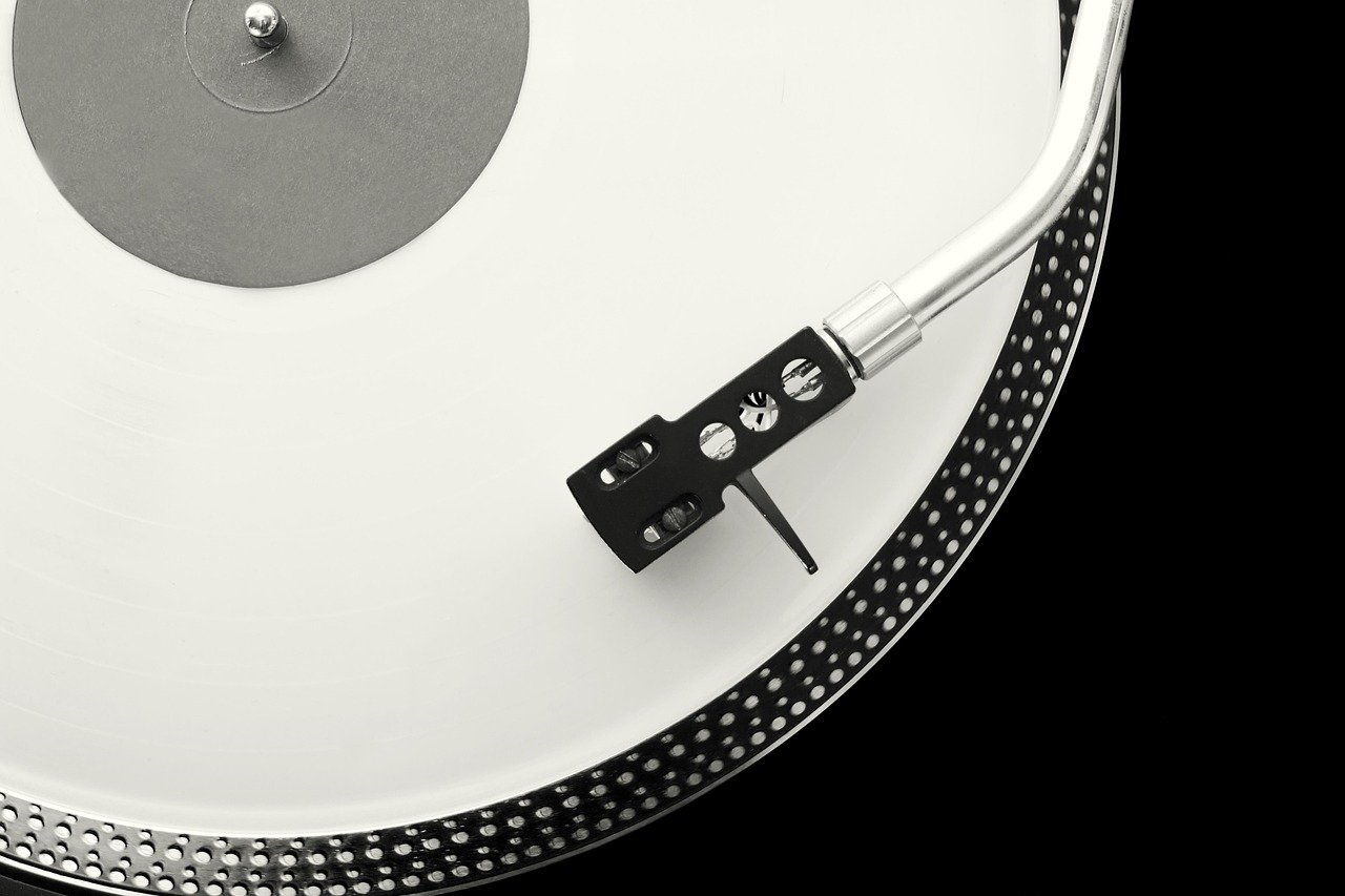 entdecken sie die faszinierende welt der schallplatten mit unserem umfangreichen vinyl-sortiment. von klassikern bis zu neuen hits – genießen sie den einzigartigen klang und die nostalgie des vinyls.