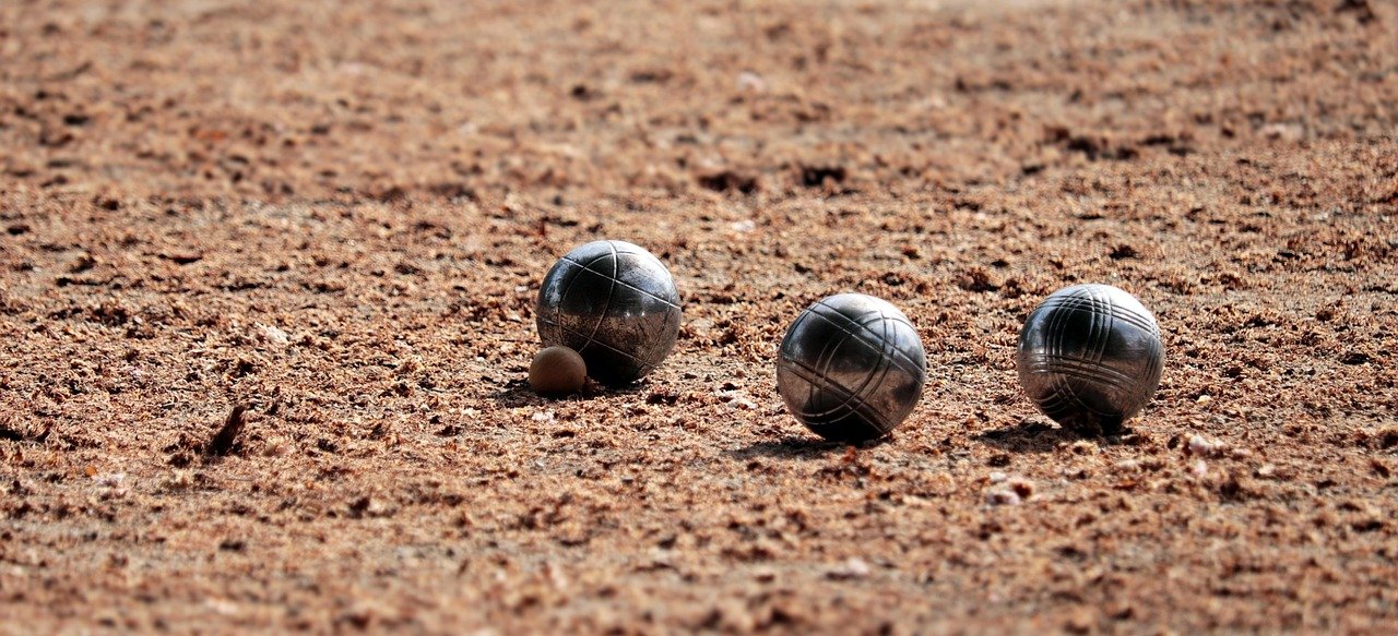 entdecken sie die vielseitige welt der bälle! ob für sport, spiel oder dekoration – unsere auswahl an bällen bietet für jeden etwas. perfekt für kinder, erwachsene und besondere anlässe. jetzt stöbern und den passenden ball finden!