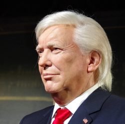 entdecken sie die politischen strategien, kontroversen entscheidungen und den einfluss von donald trump auf die amerikanische und globale bühne. erhalten sie einblicke in seine präsidentschaft und die anhaltenden debatten rund um seine person.