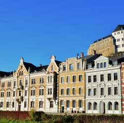 entdecken sie die schönheit von thüringen, einem bundesland im herzen deutschlands, bekannt für seine malerischen landschaften, historischen städte wie weimar und erfurt sowie eine reichhaltige kulturelle vielfalt. genießen sie die natur, die köstliche thüringer wurst und die beeindruckenden burgen dieser faszinierenden region.