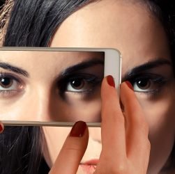 entdecken sie die faszinierende welt der täuschung! unser artikel beleuchtet die verschiedenen facetten der deception, von psychologischen tricks bis hin zu strategischen täuschungen in der modernen gesellschaft. erfahren sie, wie täuschung unser tägliches leben beeinflusst und welche auswirkungen sie haben kann.