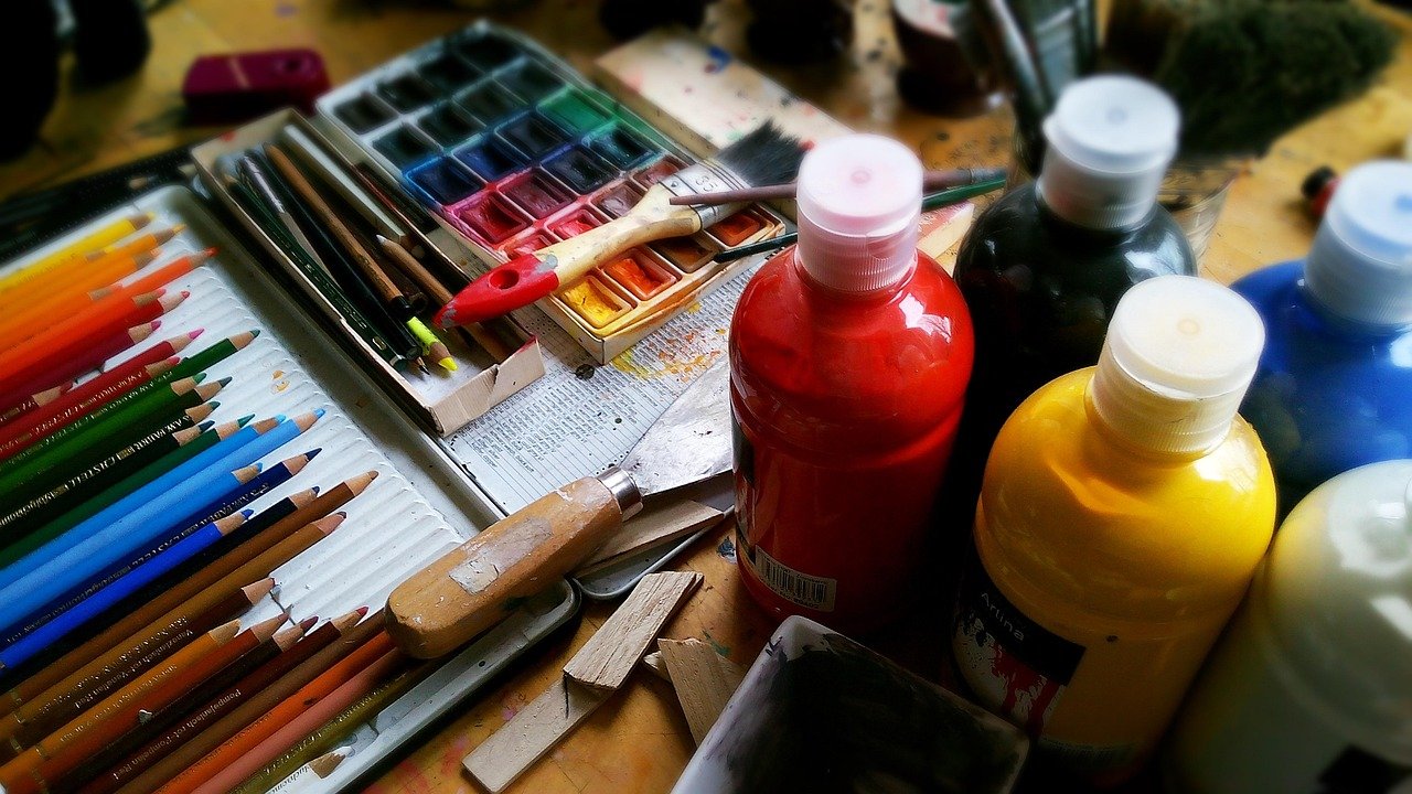 entdecken sie die faszinierende welt der acrylmalerei! lassen sie ihrer kreativität freien lauf und lernen sie verschiedene techniken, um mit lebendigen farben und einzigartigen stilen beeindruckende kunstwerke zu schaffen.