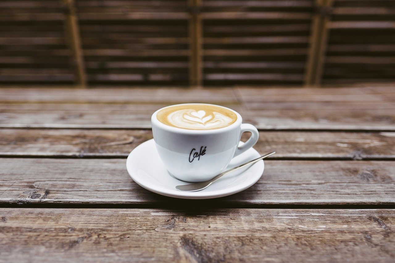 entdecken sie die welt des kaffees: von aromatischen bohnen, über vielfältige zubereitungsmethoden bis hin zu genussvollen kaffeekreationen. erleben sie jeden schluck als genussmoment!