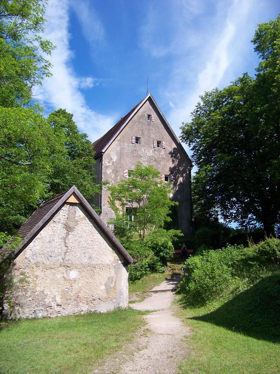 entdecken sie die faszinierende region franken mit ihrer reichen kultur, köstlichen weinen und atemberaubenden landschaften. erleben sie das authentische deutsche flair in malerischen städten und genießen sie traditionelle festlichkeiten.