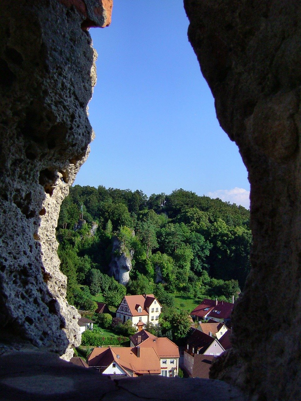 entdecken sie die schönheit und kultur der fränkischen region in deutschland. erleben sie atemberaubende landschaften, traditionsreiche küchen und authentische feste, die das herz dieser einzigartigen region prägen.