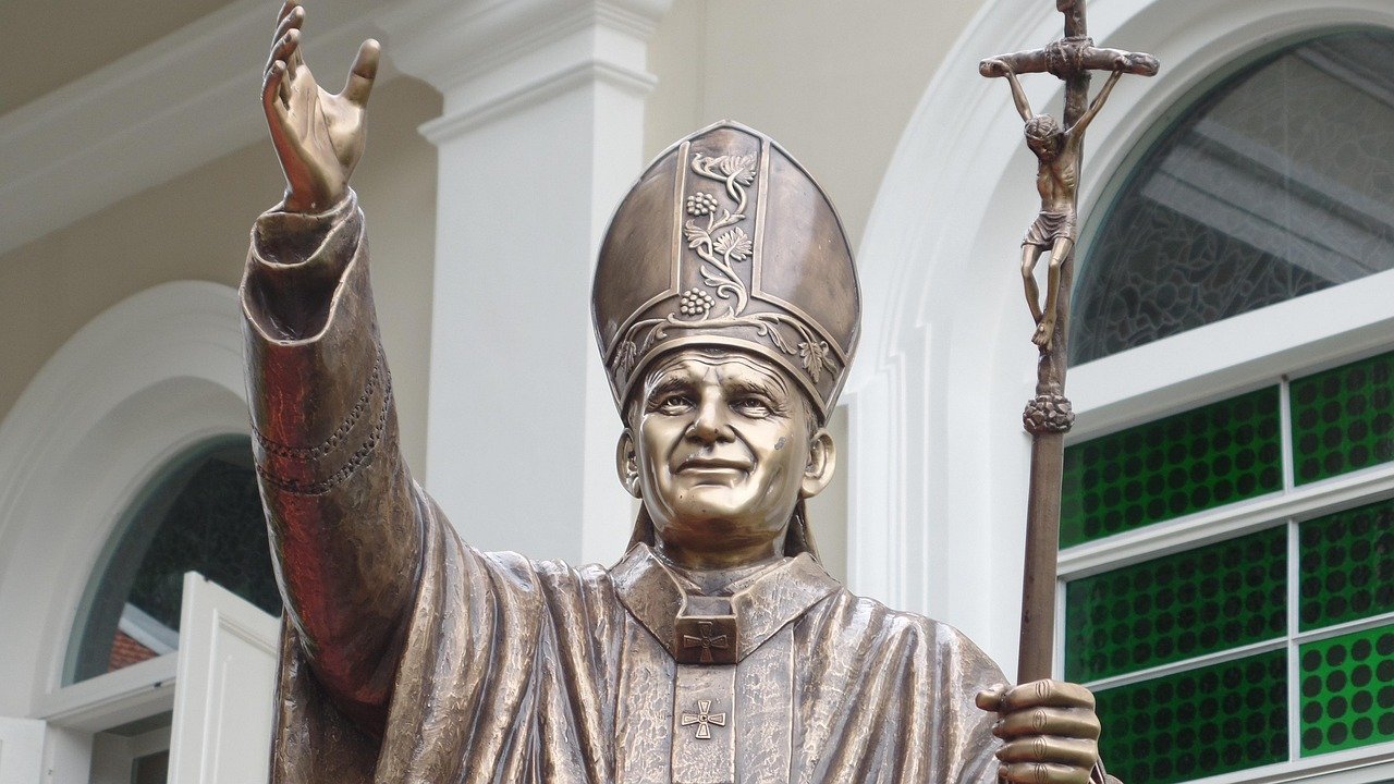 entdecken sie die faszinierende welt des papsttums, seine geschichte, bedeutung und die inspiration, die es gläubigen auf der ganzen welt bietet.