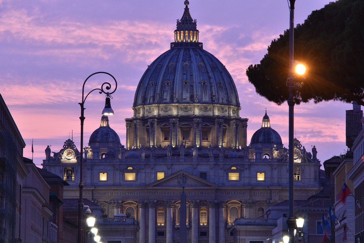 entdecken sie die faszinierende welt des papsttums, seine geschichte, seinen einfluss auf die katholische kirche und die aktuellen herausforderungen. erfahren sie mehr über die rolle des papstes in der modernen gesellschaft.