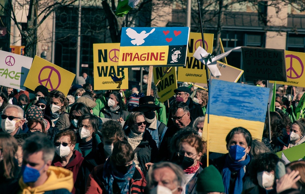 erfahren sie mehr über die verschiedenen proteste weltweit, ihre ursachen, auswirkungen und die stimmen, die für veränderung stehen. entdecken sie, wie menschen sich zusammenschließen, um für soziale gerechtigkeit, umweltfragen und politische veränderungen einzutreten.