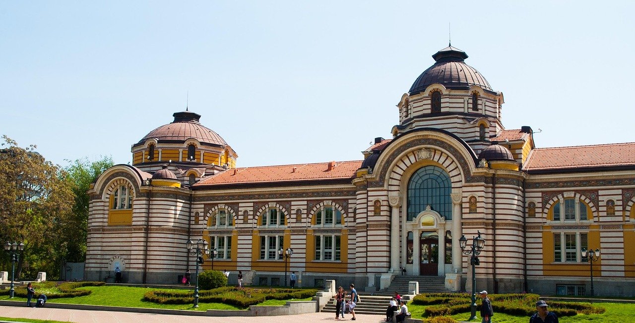 entdecken sie die faszinierende stadt sofia, die reich an geschichte, kultur und atemberaubender architektur ist. erleben sie die mischung aus tradition und modernität in der bulgarischen hauptstadt.