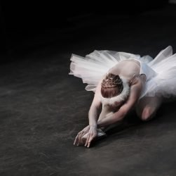 entdecken sie die faszinierende welt des tanzes! von klassischen balletten bis hin zu modernen tanzstilen – lassen sie sich von der leidenschaft und kreativität dieser kunstform mitreißen. erfahren sie mehr über verschiedene tanztechniken, veranstaltungen und wie sie selbst zum tänzer werden können.