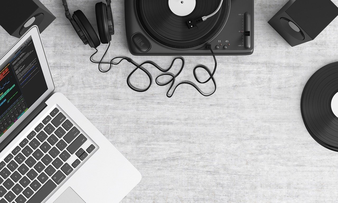 entdecken sie die faszinierende welt der schallplatten! tauchen sie ein in die zeitlose klänge von vinyl und erleben sie musik in ihrer ursprünglichsten form. stöbern sie in einer umfangreichen auswahl an illustrierten alben, klassiker und neuerscheinungen.