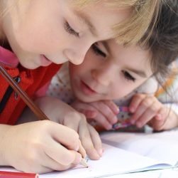 entdecken sie die neuesten trends und innovationen in der bildung. erfahren sie mehr über effektive lernmethoden, moderne technologien und wertvolle ressourcen, die den bildungsbereich revolutionieren.