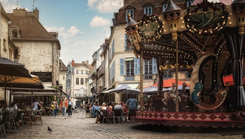 erleben sie das pulsierende street festival, wo musik, kunst und delikatessen aufeinandertreffen. genießen sie unvergessliche live-acts, lokale köstlichkeiten und eine lebendige atmosphäre für die ganze familie!