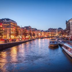entdecken sie amsterdam, die malerische hauptstadt der niederlande, bekannt für ihre historischen grachten, beeindruckenden museen und lebendige kultur. genießen sie fahrradtouren, köstliche lokale küche und unvergessliche erlebnisse in dieser einzigartigen stadt.