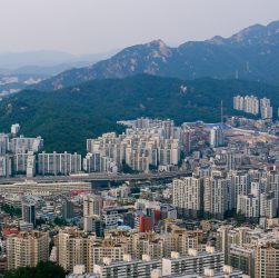 entdecken sie südkorea, ein faszinierendes land, das für seine einzigartige kultur, köstliche küche und atemberaubenden landschaften bekannt ist. erleben sie die pulsierenden städte, historische tempel und die herzliche gastfreundschaft der südkoreaner.