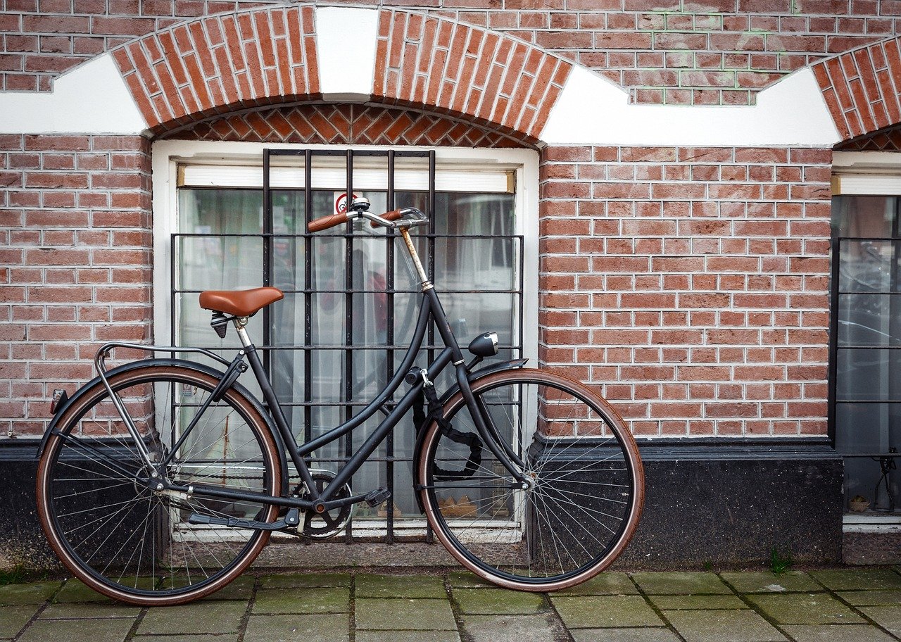 entdecken sie amsterdam, die malerische hauptstadt der niederlande, bekannt für ihre beeindruckenden grachten, historischen gebäude und vielfältige kultur. erleben sie die einzigartigen museen, lebhaften märkte und die gemütliche atmosphäre dieser faszinierenden stadt.
