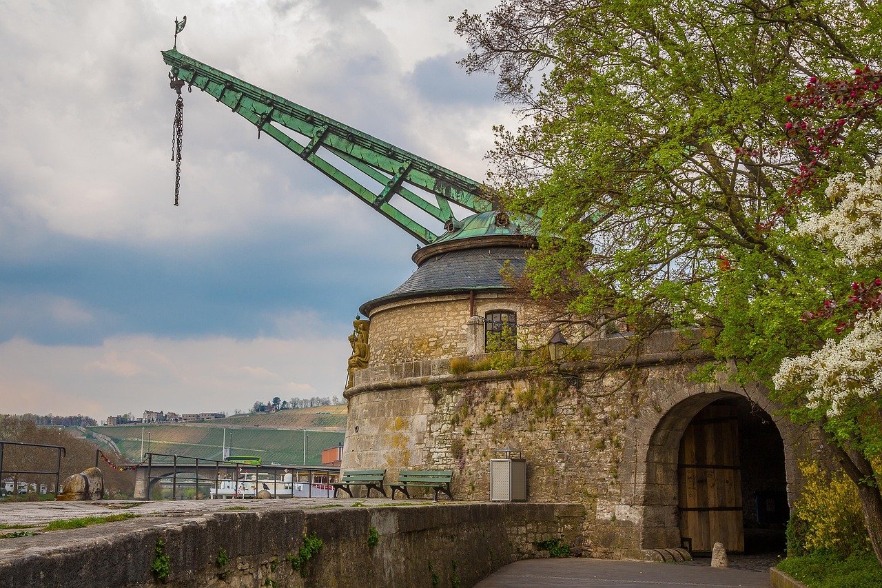 entdecken sie franken, eine malerische region in deutschland, bekannt für ihre reiche geschichte, charmanten städte und exquisite weine. erleben sie die kulturellen schätze und die wunderschöne natur dieser einzigartigen destination.