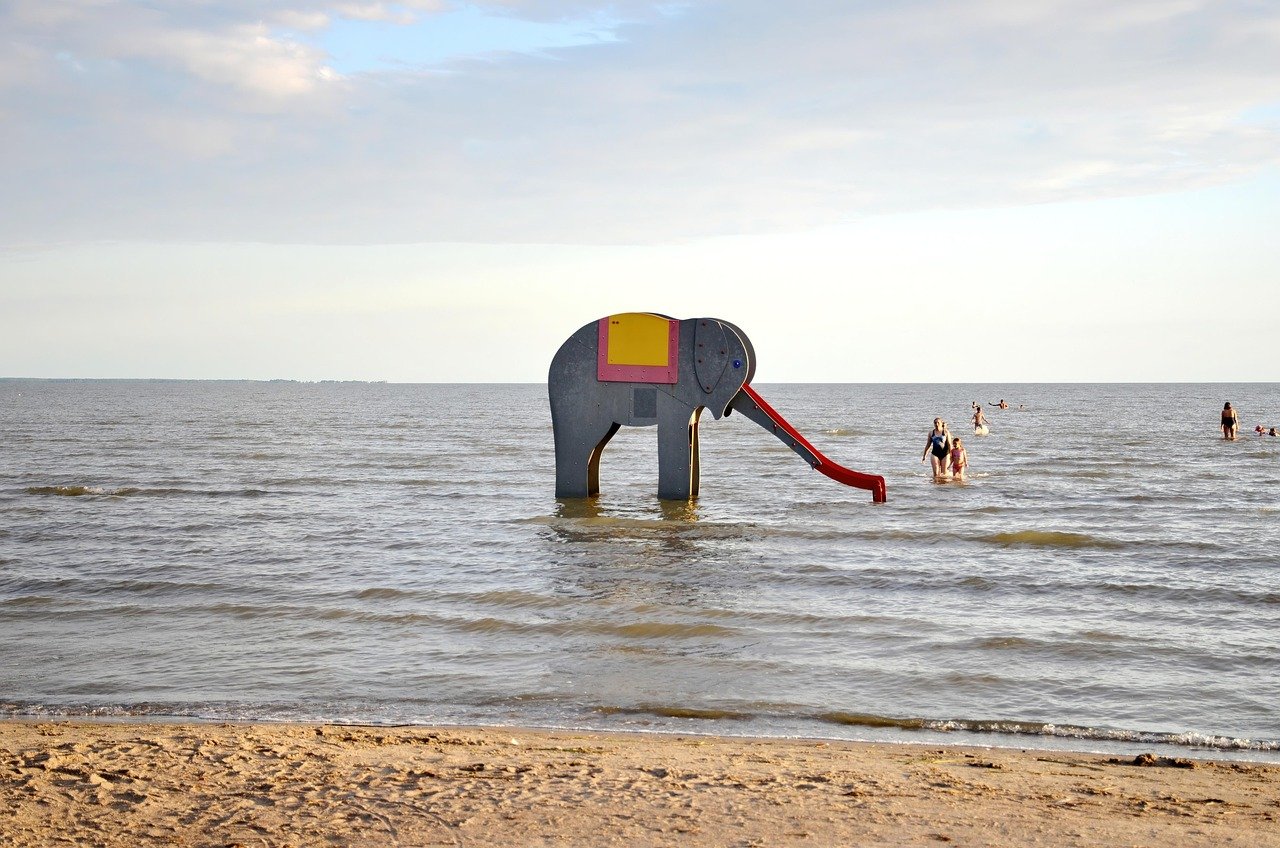entdecken sie unseren aufregenden wasser-spielplatz, der endlosen spaß für kinder und familien bietet. ideal für heiße sommertage, mit spritzigen rutschen, wasserfontänen und zahlreichen aktivitäten für alle altersgruppen. kommen sie und genießen sie unvergessliche momente im wasser!