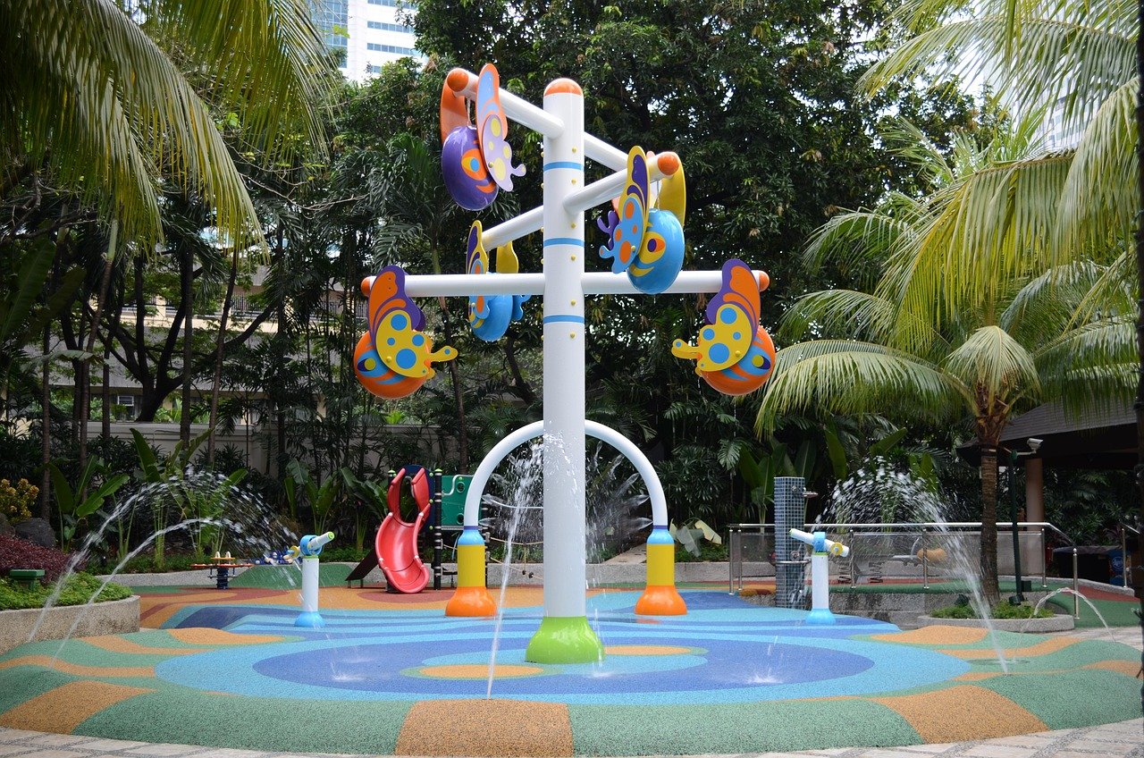 entdecken sie unseren aufregenden wasser-spielplatz, wo kinder in spritzigem wasser spaß haben können! ideal für heiße sommertage, bietet er zahlreiche wasseraktivitäten und spielmöglichkeiten für die ganze familie.