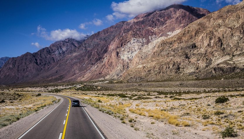 entdecken sie die besten roadtrips für unvergessliche abenteuer auf der straße. ob atemberaubende landschaften, charmante städte oder spannende attraktionen – finden sie die perfekte route für ihre nächste reise.