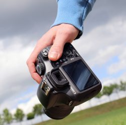 entdecken sie die welt der digitalen fotografie: tipps, techniken und inspiration für anfänger und fortgeschrittene. lernen sie, wie sie mit modernen kameras, zubehör und software beeindruckende fotos aufnehmen und bearbeiten.