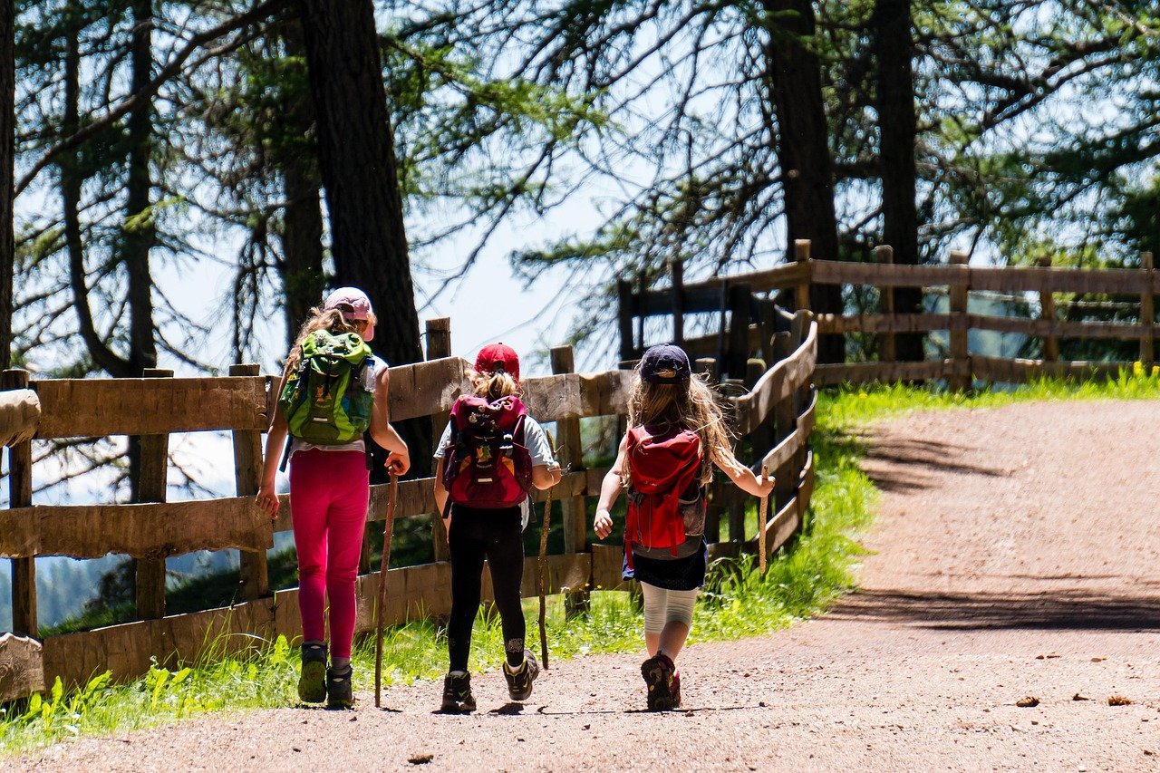 entdecken sie die schönsten wanderwege und erleben sie unvergessliche abenteuer in der natur. tipps für routen, ausrüstung und sicherheit beim wandern.