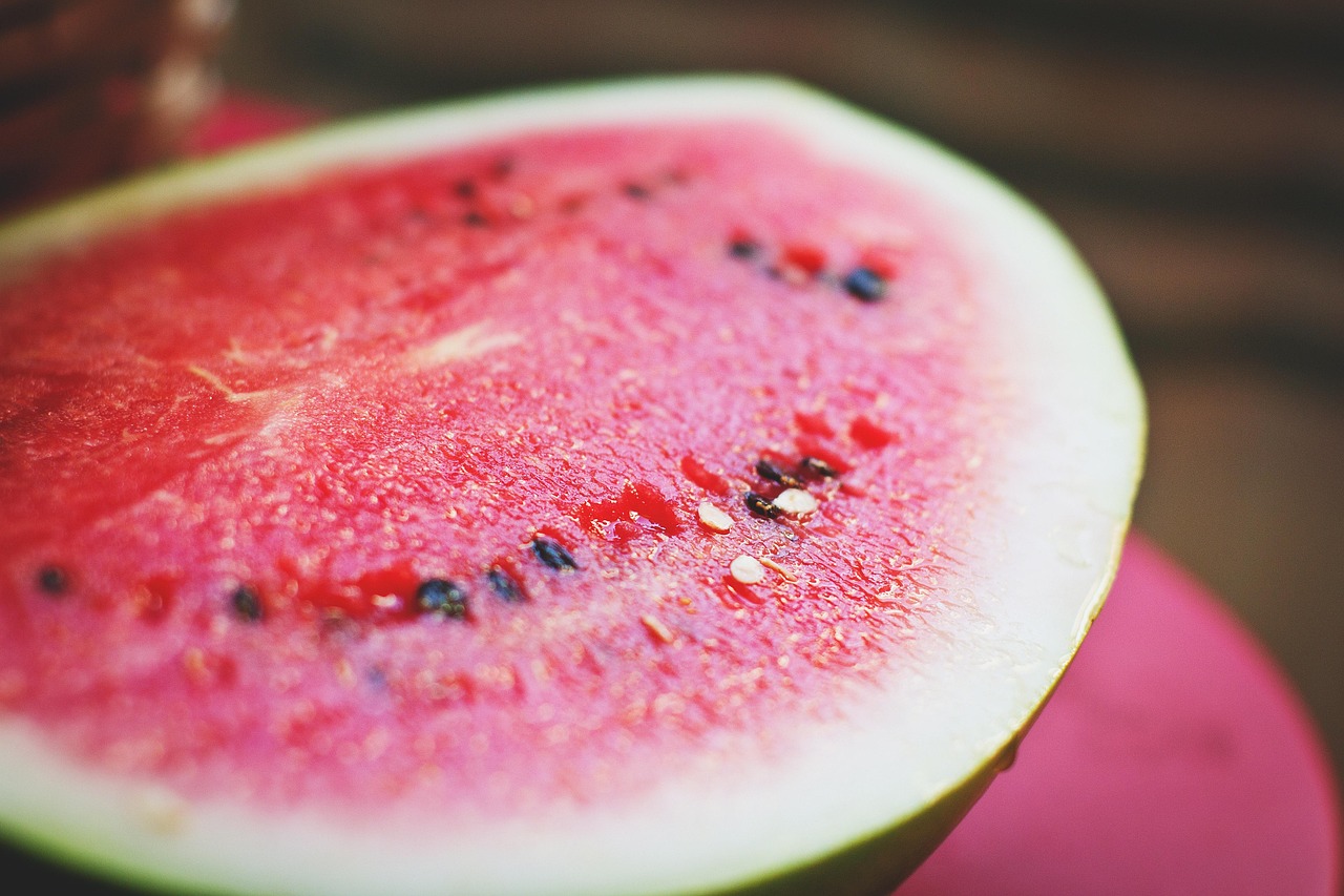 entdecken sie alle infos über die wassermelone: herkunft, nährwerte, zubereitungstipps und gesundheitliche vorteile dieser erfrischenden sommerfrucht.