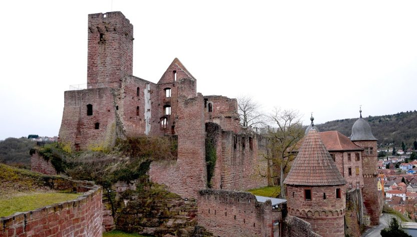 entdecken sie wertheim – eine charmante stadt an der tauber mit malerischer altstadt, imposanter burg und vielfältigen freizeitmöglichkeiten. ideal für kultur- und naturliebhaber.