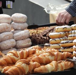 entdecken sie die bunte welt des streetfoods: von internationalen spezialitäten bis zu regionalen klassikern – erleben sie kulinarische vielfalt auf den straßen und genießen sie frische, kreative gerichte zum mitnehmen!