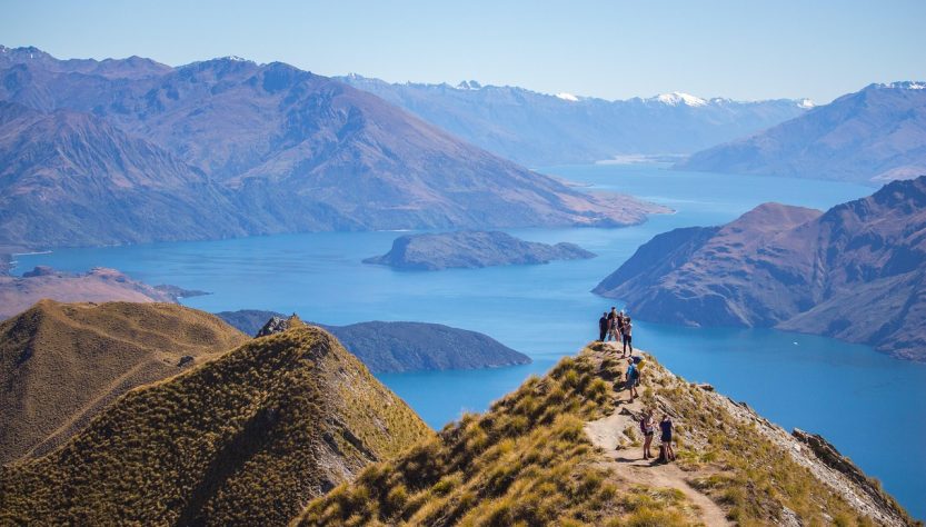 erleben sie mit "midnight peaks" faszinierende abenteuer inmitten geheimnisvoller berglandschaften. entdecken sie atemberaubende ausblicke, nächtliche expeditionen und spannende geschichten rund um das majestätische gipfelerlebnis.