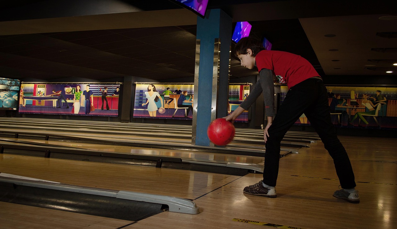 entdecken sie bowling – der perfekte freizeitspaß für freunde und familie! erfahren sie alles über technik, ausrüstung, regeln und die besten tipps für erfolgreiche strikes beim bowling.