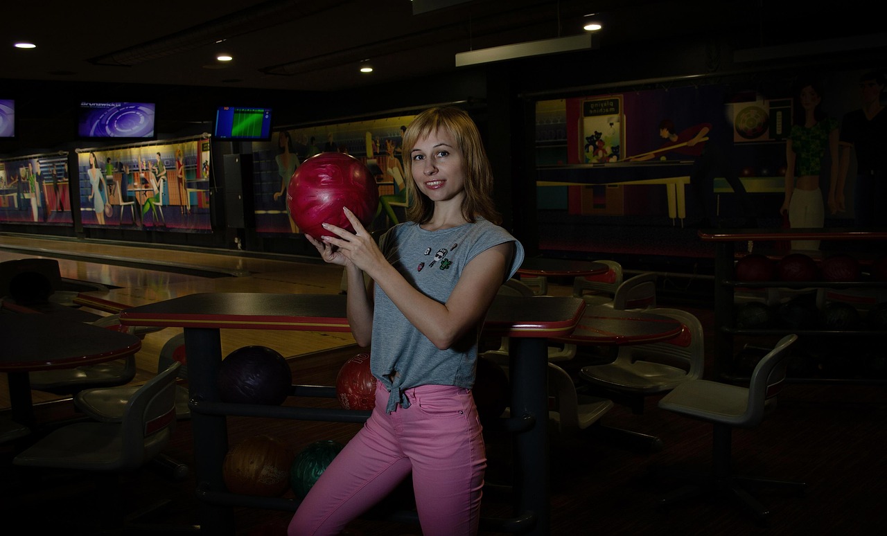 entdecken sie die aufregende welt des bowlings! egal ob anfänger oder profi – erleben sie spaß, action und spannende wettkämpfe in einer modernen bowlinghalle. perfekt für freunde, familie oder firmenevents.