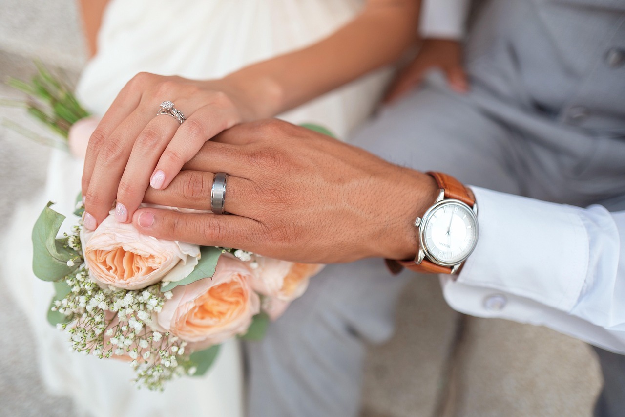 entdecken sie die neuesten hochzeitstrends für das jahr! von modischen brautkleidern bis zu einzigartigen dekorationsideen – lassen sie sich inspirieren und gestalten sie ihre traumhochzeit ganz modern.