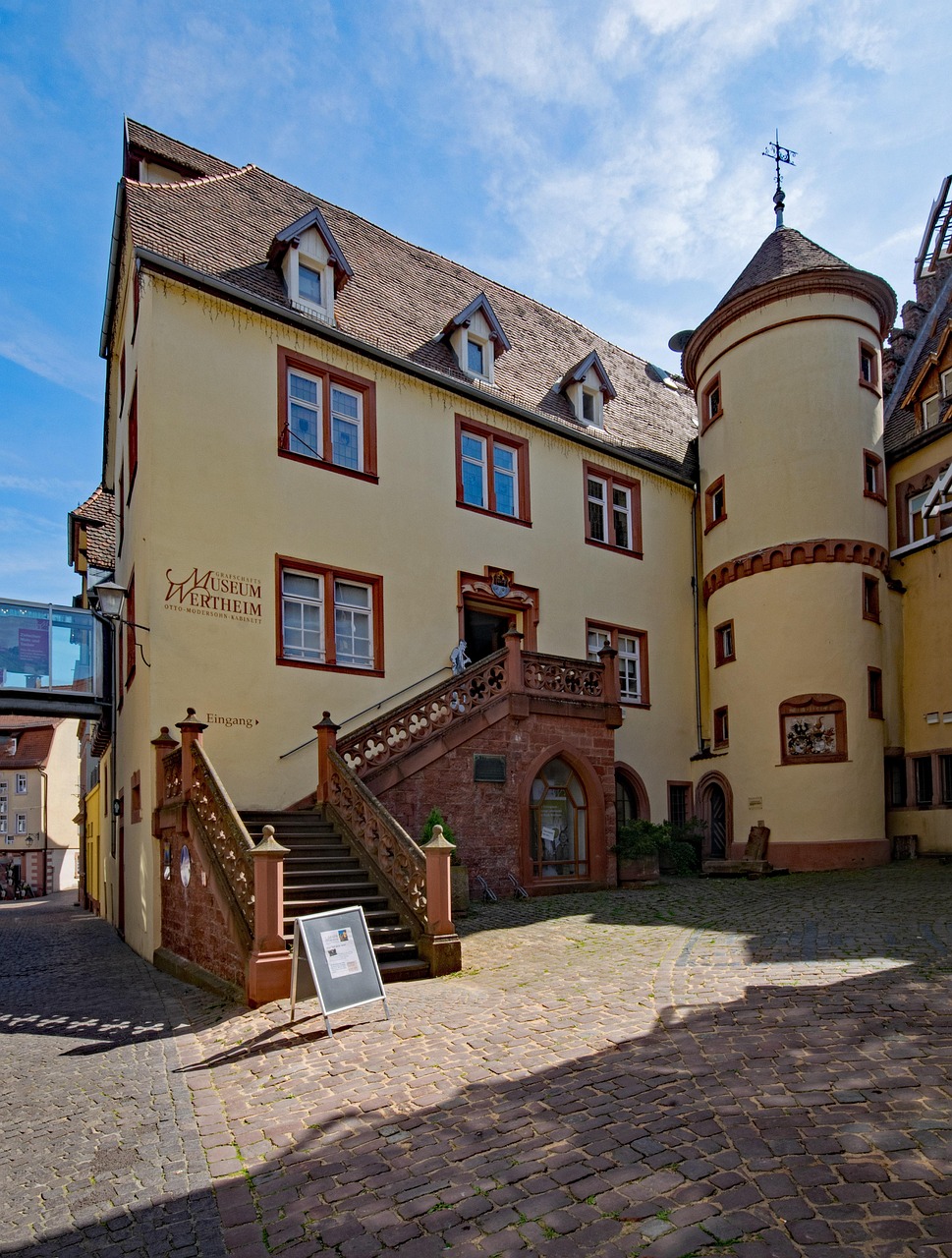 entdecken sie wertheim – eine malerische stadt am main mit historischem flair, beeindruckender burg, malerischer altstadt und zahlreichen freizeitmöglichkeiten. perfekt für einen unvergesslichen ausflug in baden-württemberg.