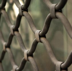 entdecken sie die bedeutung von 'closure' in der programmierung: eine detaillierte erklärung, wie closures funktionieren, ihre vorteile und praktische anwendungsbeispiele für anfänger und profis.