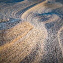 entdecken sie die faszinierende welt der sandkunst! erfahren sie alles über techniken, künstler und inspirierende sandkunstwerke. lassen sie sich von kreativen sandkreationen begeistern!
