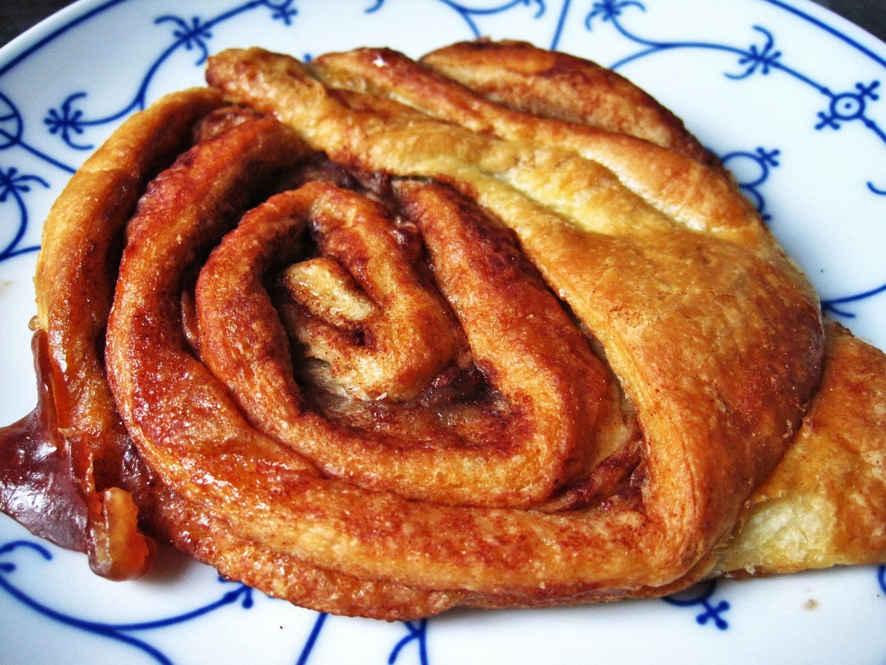 entdecken sie das köstliche franzbrötchen – ein traditionelles hamburger gebäck mit zimt und zucker, das perfekt zum frühstück oder als süße leckerei für zwischendurch passt. erfahren sie mehr über das beliebte rezept und seine herkunft!