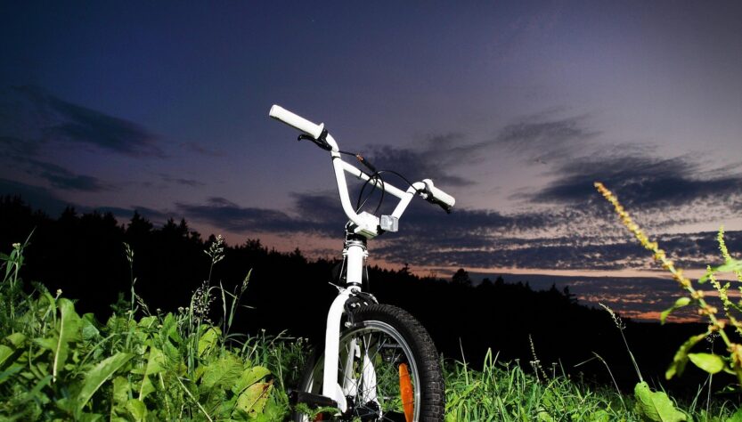 entdecken sie die freiheit des fahrradreisens: tipps, routen und ausrüstung für unvergessliche abenteuer auf zwei rädern.