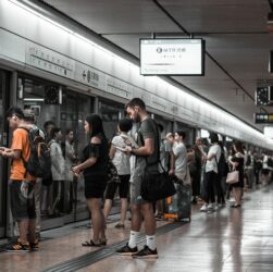 leckere und praktische snacks für ihre zugreise – genießen sie unterwegs frische und gesunde mahlzeiten einfach und bequem.