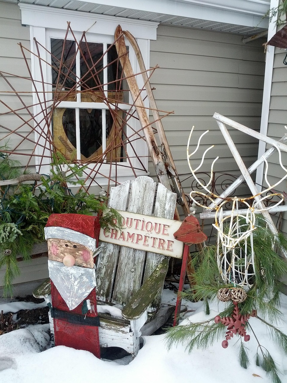 entdecken sie den bezaubernden weihnachtsmarkt mit festlicher stimmung, handgefertigten geschenken und köstlichen traditionellen spezialitäten.