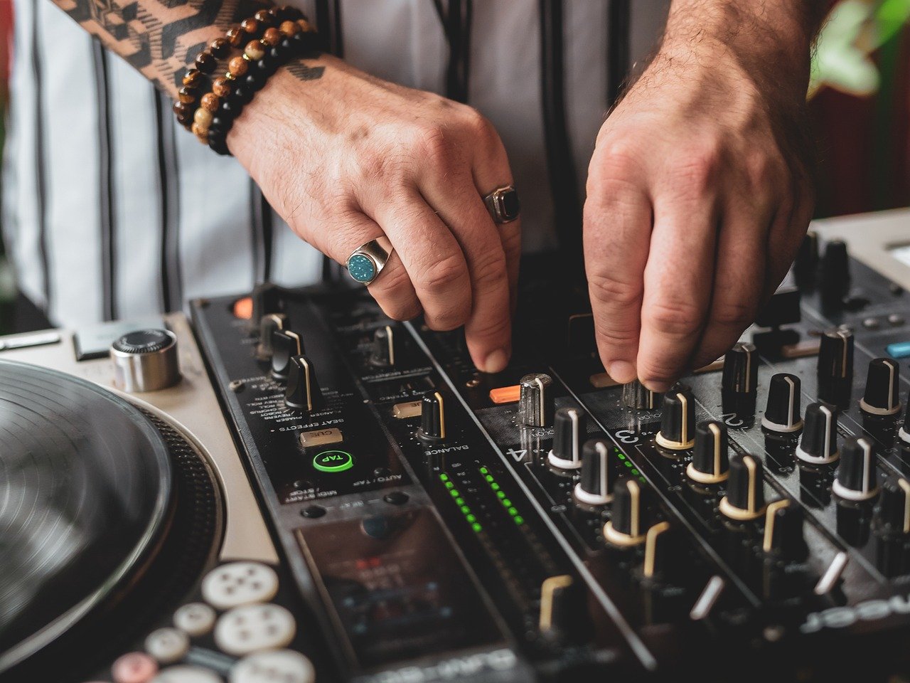 entdecken sie wertvolle vinyl-schallplatten: seltene editionen, sammlerst&uuml;cke und zeitlose klassiker f&uuml;r echte musikliebhaber.